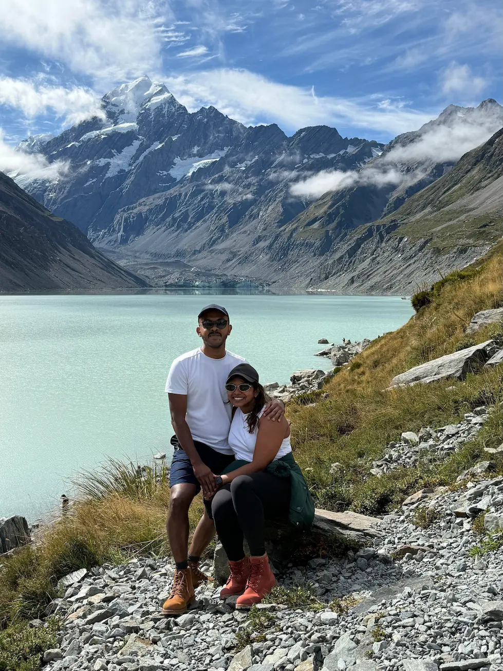 About Founders of InvoGuide, Yasa and Pula, posing in front of Aoraki, Mt Cook in New Zealand.